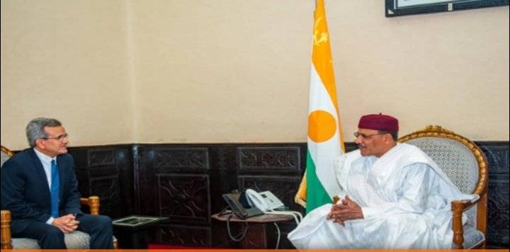 رئيس النيجر يلتقي بوزير الصحة الجزائري