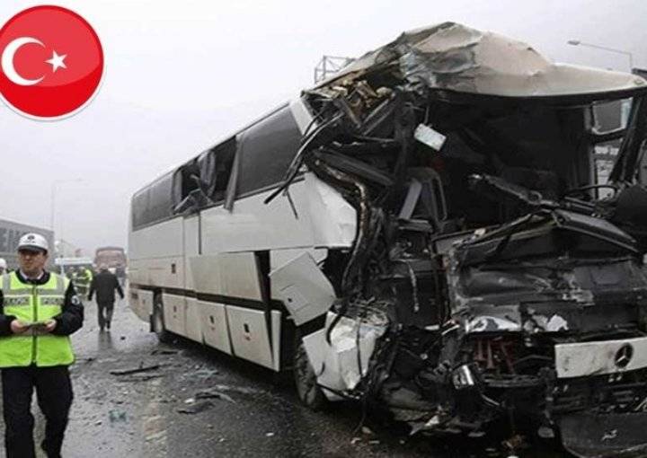 ثمانية قتلى وعشرة جرحى على الأقل في اصطدام مركبتين في تركيا