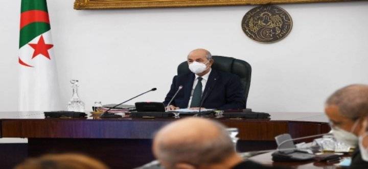 الرئيس الجزائري يستقبل رؤساء أحزاب سياسية