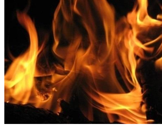 حشود غاضبة تحرق رجلاً بالمكسيك