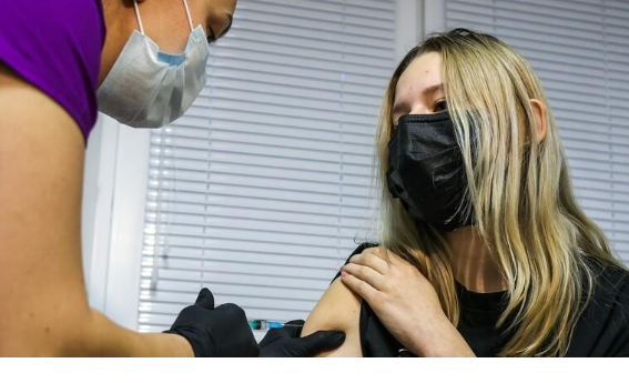 وفيات كورونا الاسبوعية عالميا الأقل منذ سنتين