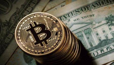 بيتكوين تنخفض لأقل من 24 ألف دولار