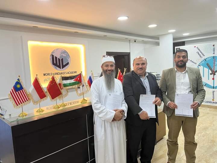 توقيع اتفاقية تعاون بين ملتقى النشامى واكاديمية العالم للغات للمنح الدراسية الجامعية