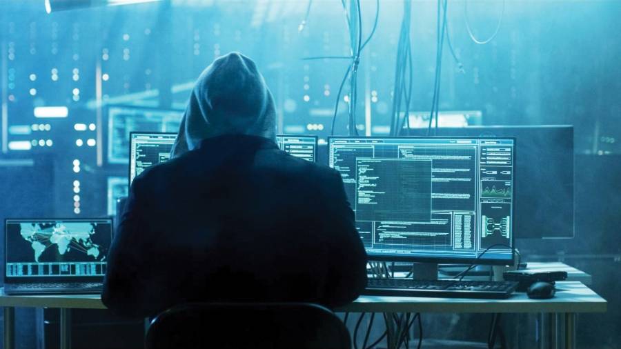 برنامج يخترق بيانات 12 شركة في غضون أسابيع