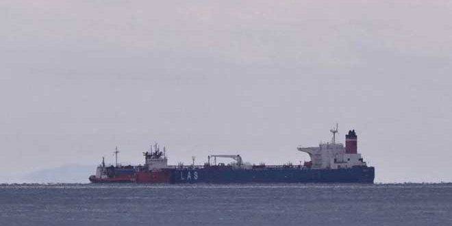 اليونان تفرج عن السفينة الإيرانية المحتجزة