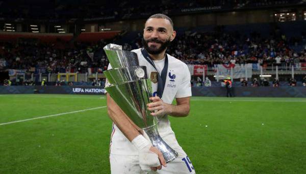 أشهرهم زيدان وبنزيما وكاريمبو .. نجوم فرنسا يحكمون قبضتهم على ريال مدريد