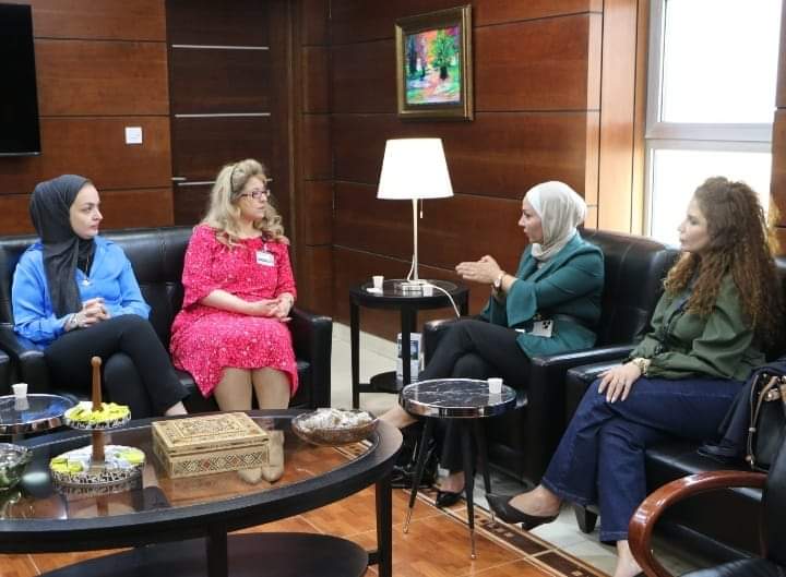 معهد الإدارة العامة وجامعة الشرق الأوسط يبحثان سبل التعاون المشترك