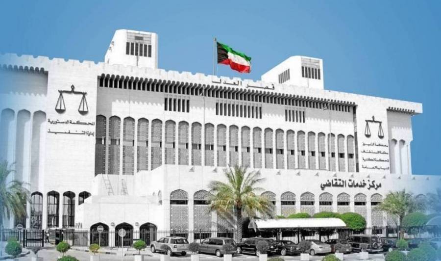 موظف بالمرور في الكويت يُحصِّل رسوم المخالفات ويُودعها في حسابه