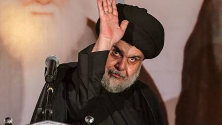 العراق.. مقتدى الصدر يعلن انسحابه من العملية السياسية