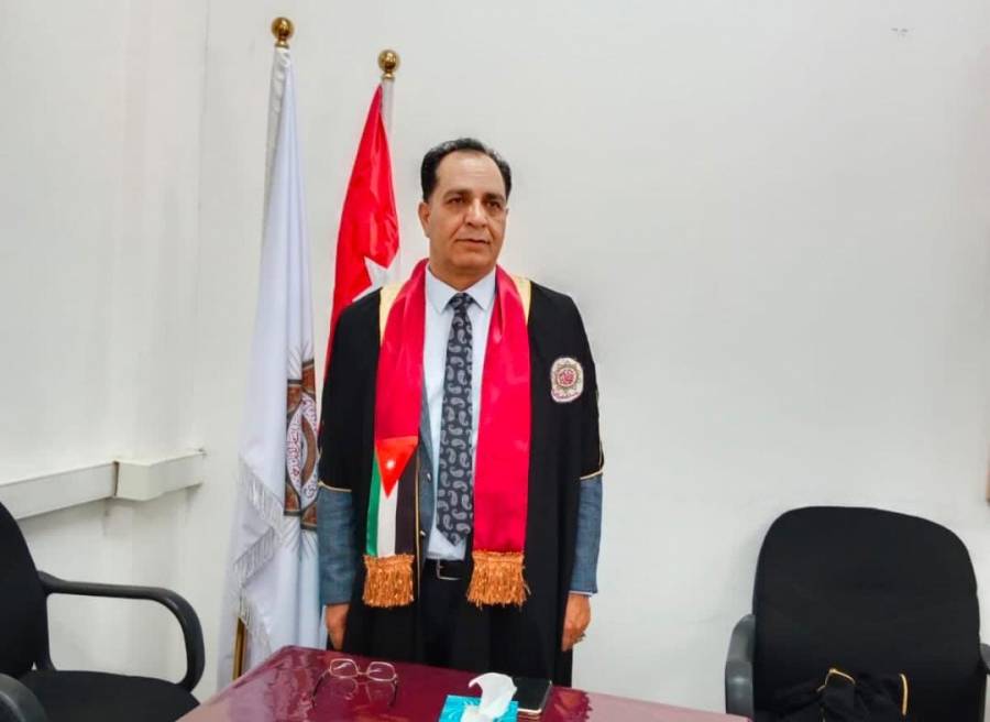 المحامي عبد الله الشقيرات واشقائه يهنئون المحامي ابراهيم النوافلة بحصوله على الدكتوراه