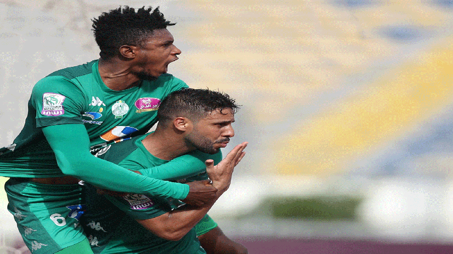 ثنائية متولي تقود الرجاء للفوز على الوداد وتشعل المنافسة في الدوري المغربي