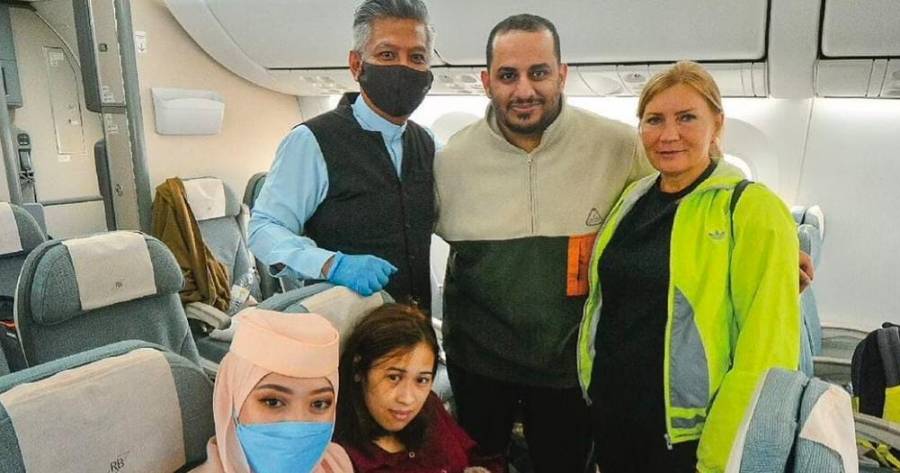 سعودي  يتمكّن من توليد امرأة على متن طائرة