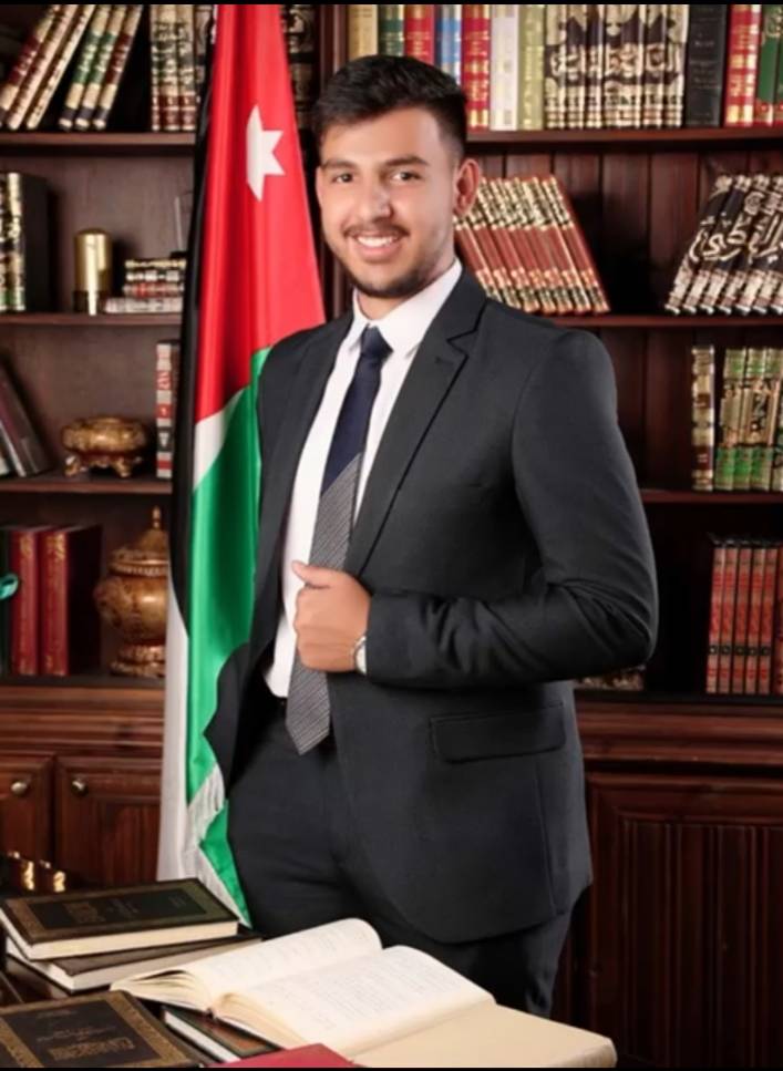 أكرم جروان يُهنئ الأستاذة هنادي الخطيب بتخرج إبنها المهندس سيف