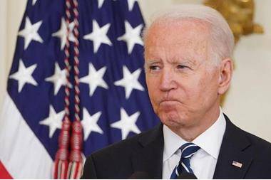 فيروس كورونا يقترب من بايدن