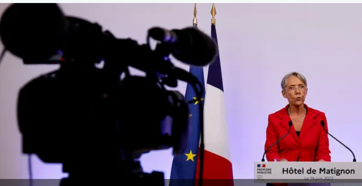 رئيسة وزراء فرنسا: نتيجة الانتخابات خطر على البلاد