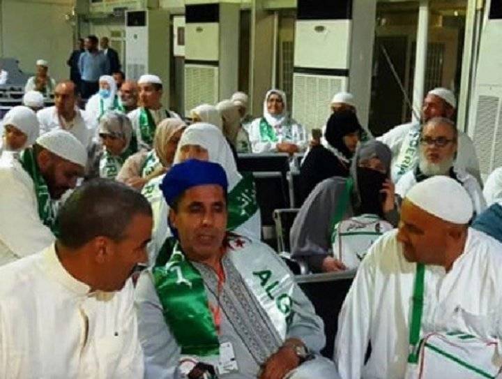 مغادرة أول فوج من الحجاج الجزائريين من مدينة وهران