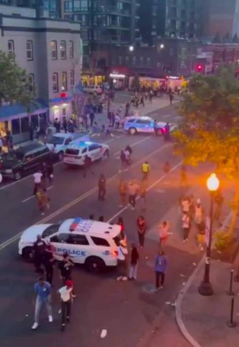 مقتل فتى وإصابة 3 بينهم ضابط شرطة بإطلاق نار في واشنطن