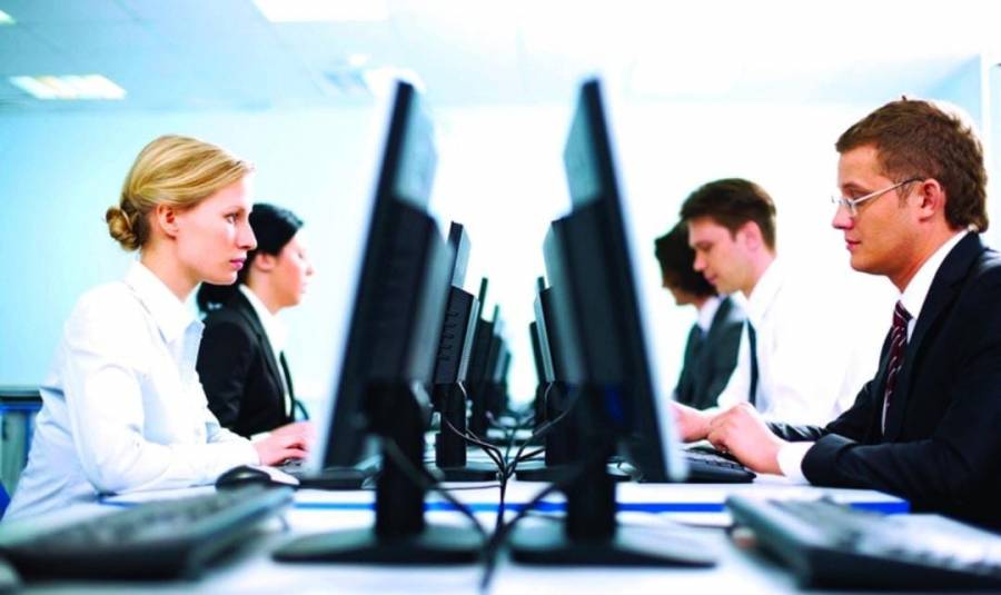 توجه لرفع رواتب الموظفين في دولة خليجية.. لهذه الأسباب