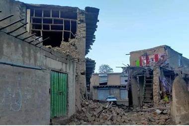 ارتفاع عدد القتلى والجرحى بزلزال قوي في أفغانستان وباكستان.