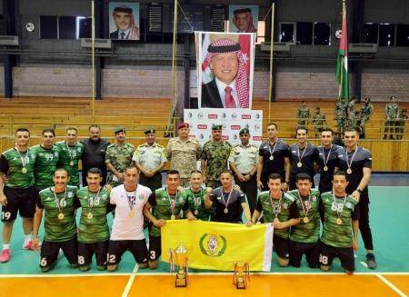 الحرس الملكي يتوج بلقب الدوري العسكري بخماسي الكرة