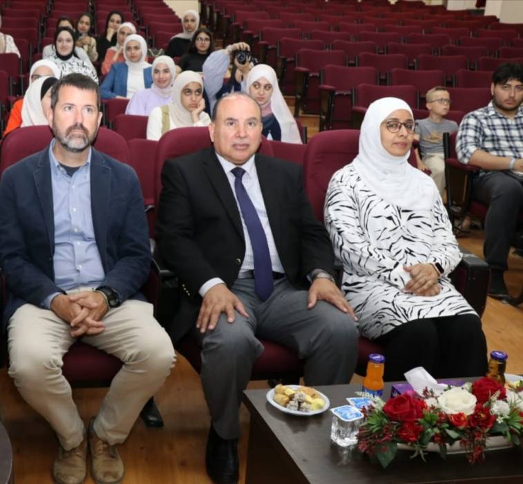بالتعاون مع جامعتي آندروز الأمريكية والشرق الأوسط اللبنانية جامعة العلوم الإسلامية تطلق مشروع مبادرة ما وراء الجدران