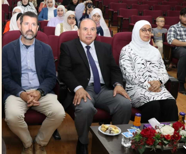 إطلاق مشروع مبادرة ما وراء الجدران في الجامعة الاسلامية