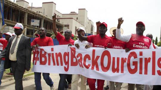 بعد 8 سنوات على اختطافهما.. الجيش النيجيري يعثر على طالبتين من فتيات شيبوك