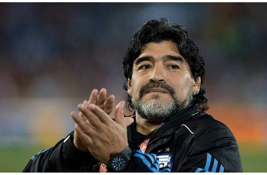 محاكمة 8 أفراد من الطاقم الطبي بتهمة القتل غير العمد في وفاة مارادونا