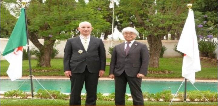 المستشار الجزائري إسماعيل شرقي يقلد بأعلى وسام شرفي في اليابان
