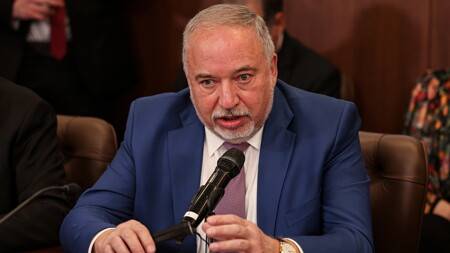 ليبرمان يعيق صفقة توريد أسلحة لأوكرانيا