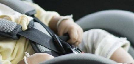 نسيت طفلها في السيارة .. فوقعت الكارثة