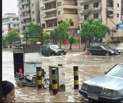 لبنان.. سيول وعواصف رعدية وبرَد في عز الصيف