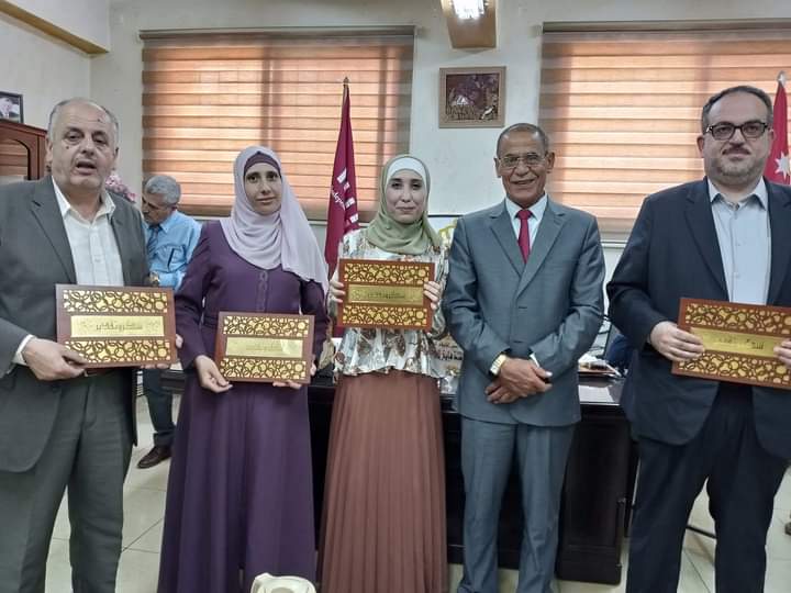 الملكاوي يكرًم الفائزة بالمركز الثالث والحاصلين على شهادات تقدير ع مستوى المملكه والمديرية لجائزة الملكة رانيا العبدالله للتميز التربوي