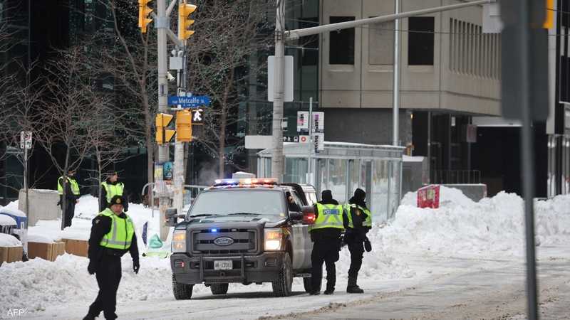 قتيل وثلاثة جرحى بعملية طعن في كندا