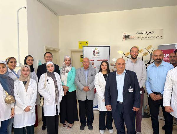 تكريم أعضاء هيئة تدريس في صيدلة الشرق الأوسط