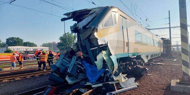 مصرع شخص وإصابة خمسة آخرين بحادث قطار في تشيكيا
