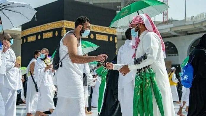 توزيع 4 آلاف مظلة على الحجاج والعاملين في المسجد الحرام