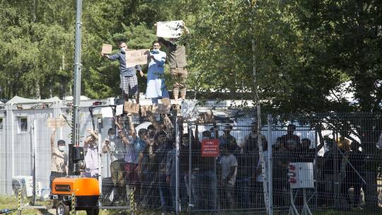 العفو الدولية تتهم ليتوانيا بالتمييز بين اللاجئين وتتخوف من العنصرية في التعامل معهم