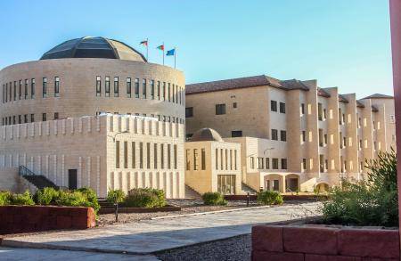 جامعة العقبة للتكنولوجيا تحول محاضرات الثلاثاء إلى إلكترونية