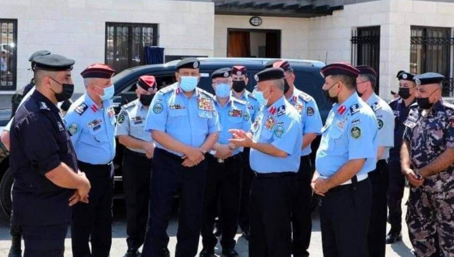 القمصان الزرق..