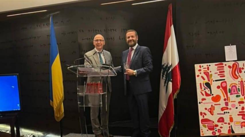 تامر التونسي مكرماً من السفارة الأوكرانية في لبنان