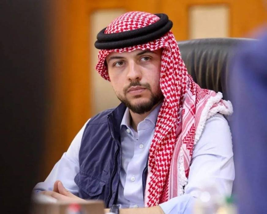 بعيدًا عن مدح الملوك.. جَسّور يتقدم الصفوف