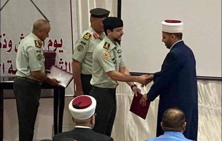 فضيلة الشيخ علون الجبور يبارك لشيخ العكايله