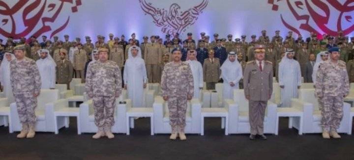 قطر ..أكاديمية جوعان بن جاسم للدراسات الدفاعية تحتفل بتسليم شهادات دورتين تدريبيتين