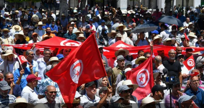 دستور تونس الجديد.. اتحاد الشغل يترك حرية التصويت لمنتسبيه