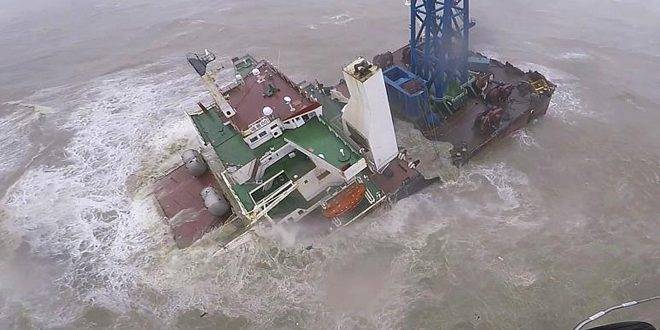 فقدان العشرات من طاقم سفينة بعد غرقها في بحر الصين الجنوبي