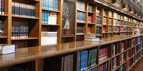 جامعة البلقاءالتطبيقية تهدي مجموعة من الكتب القيمه لجمعية منتدى البحر الميت الثقافي