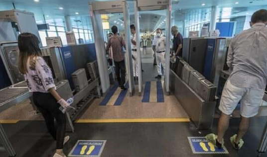 مصر.. إحباط تهريب عملات ذهبية عبر مطار القاهرة