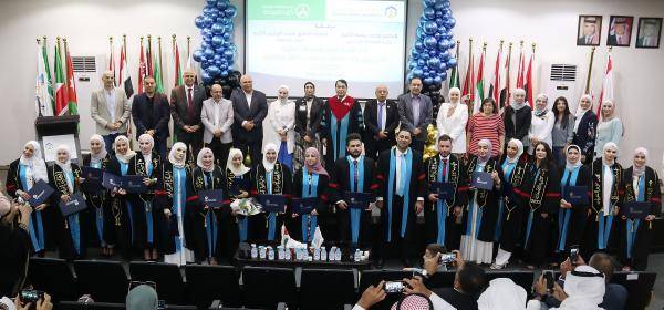 طلبة الصيدلة في عمان العربية يؤدون القسم القانوني