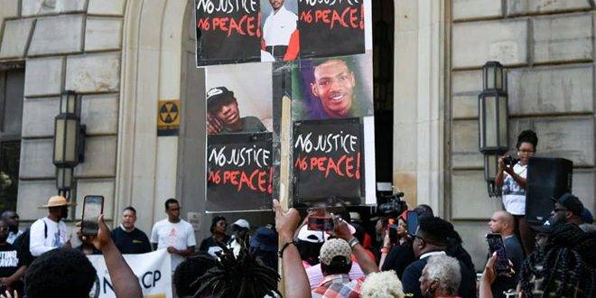 أمريكا.. احتجاجات على مقتل شاب من أصل أفريقي برصاص الشرطة